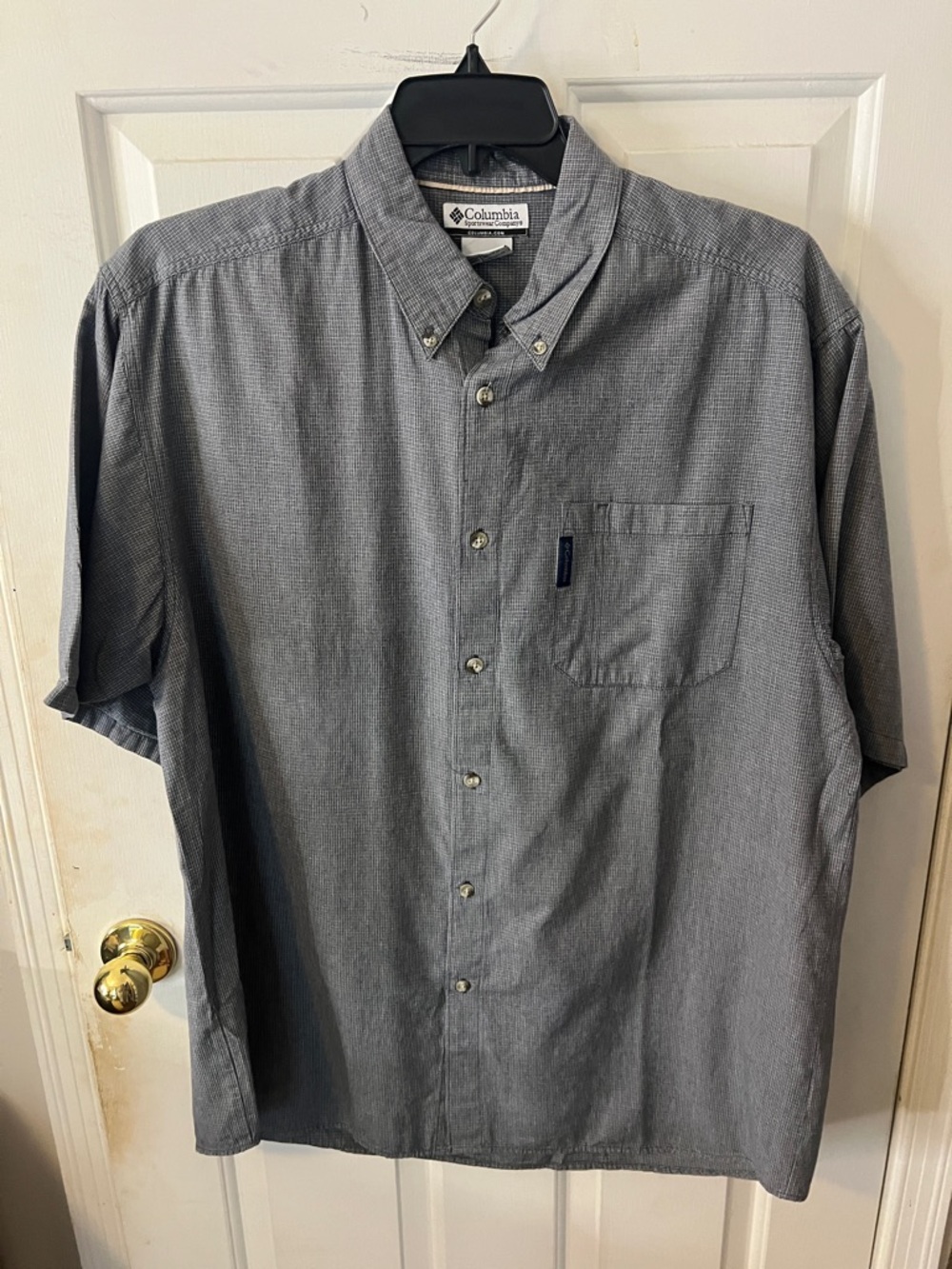 Columbia Gray Short-Sleeve Button-Down Casual Shirt